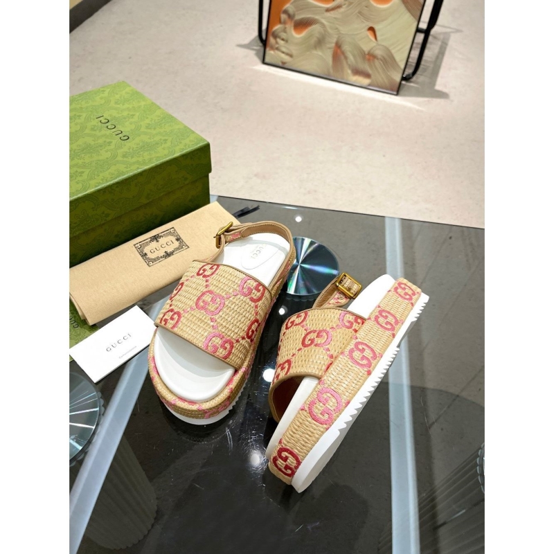 G*u*i sandals